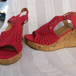 SO Brand Women’s Red Sandals NEW Size 8.50M